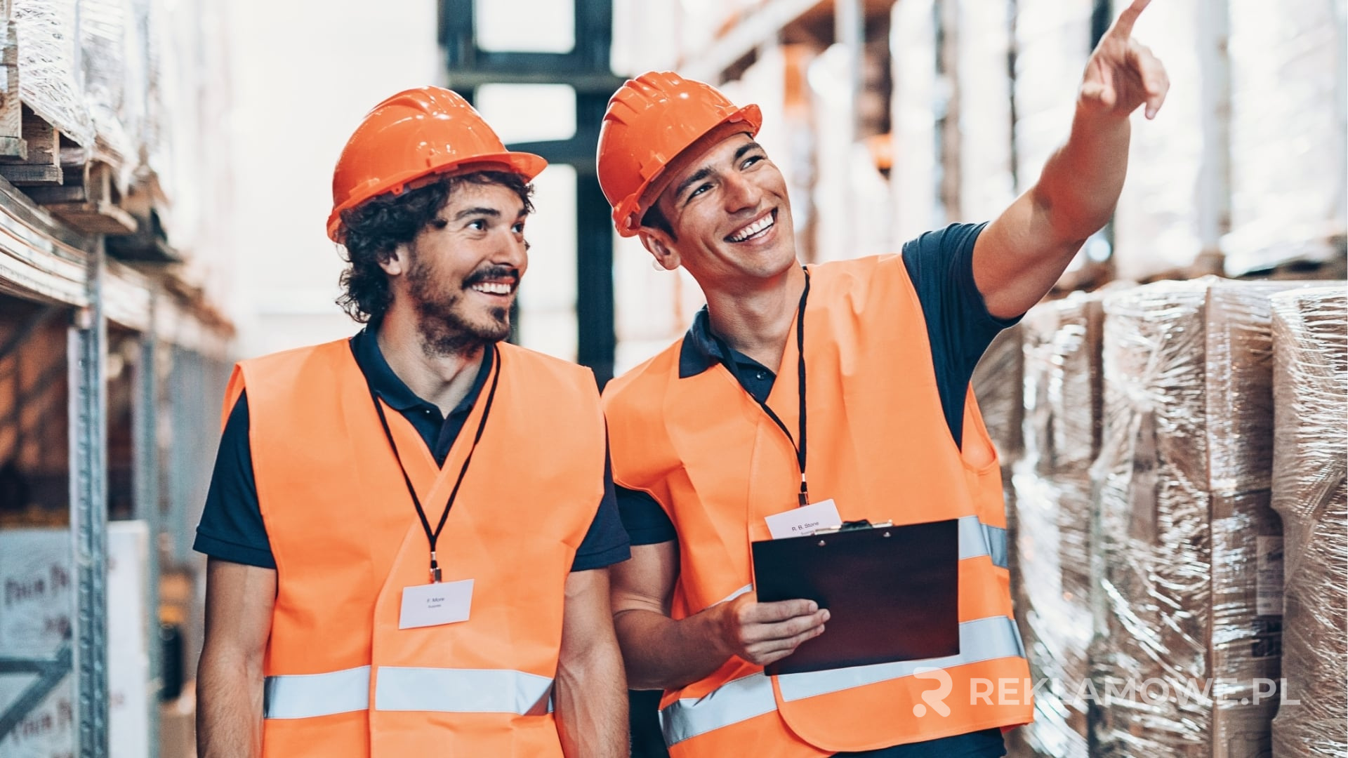 Eko-kamizelki reklamowe: Zastosowanie i zalety Ekologiczne kamizelki reklamowe na modelu